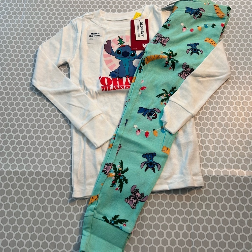 NWT Old Navy & Disney White Top Lilo & Stitch Pajama Set.    Size S (6)